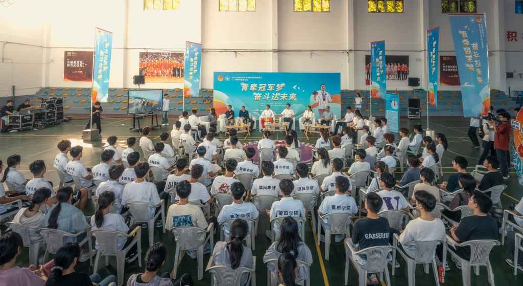 图为亚运冠军进校园活动现场。校融媒体中心记者 陈浩扬 摄.jpg