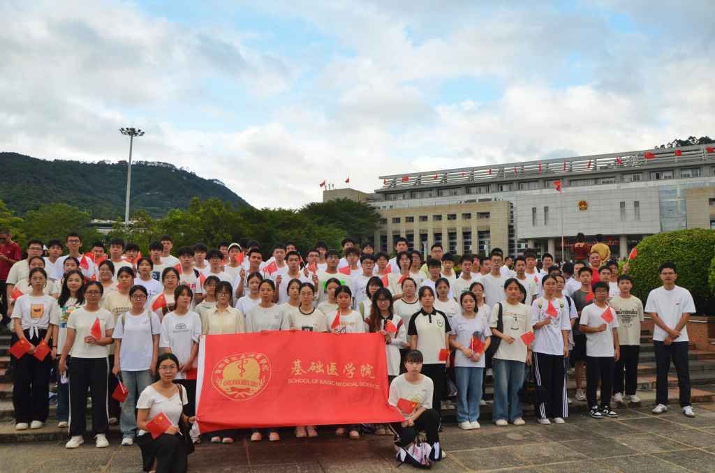 图为参加人员合影 基础医学院 张博雅 摄.jpg